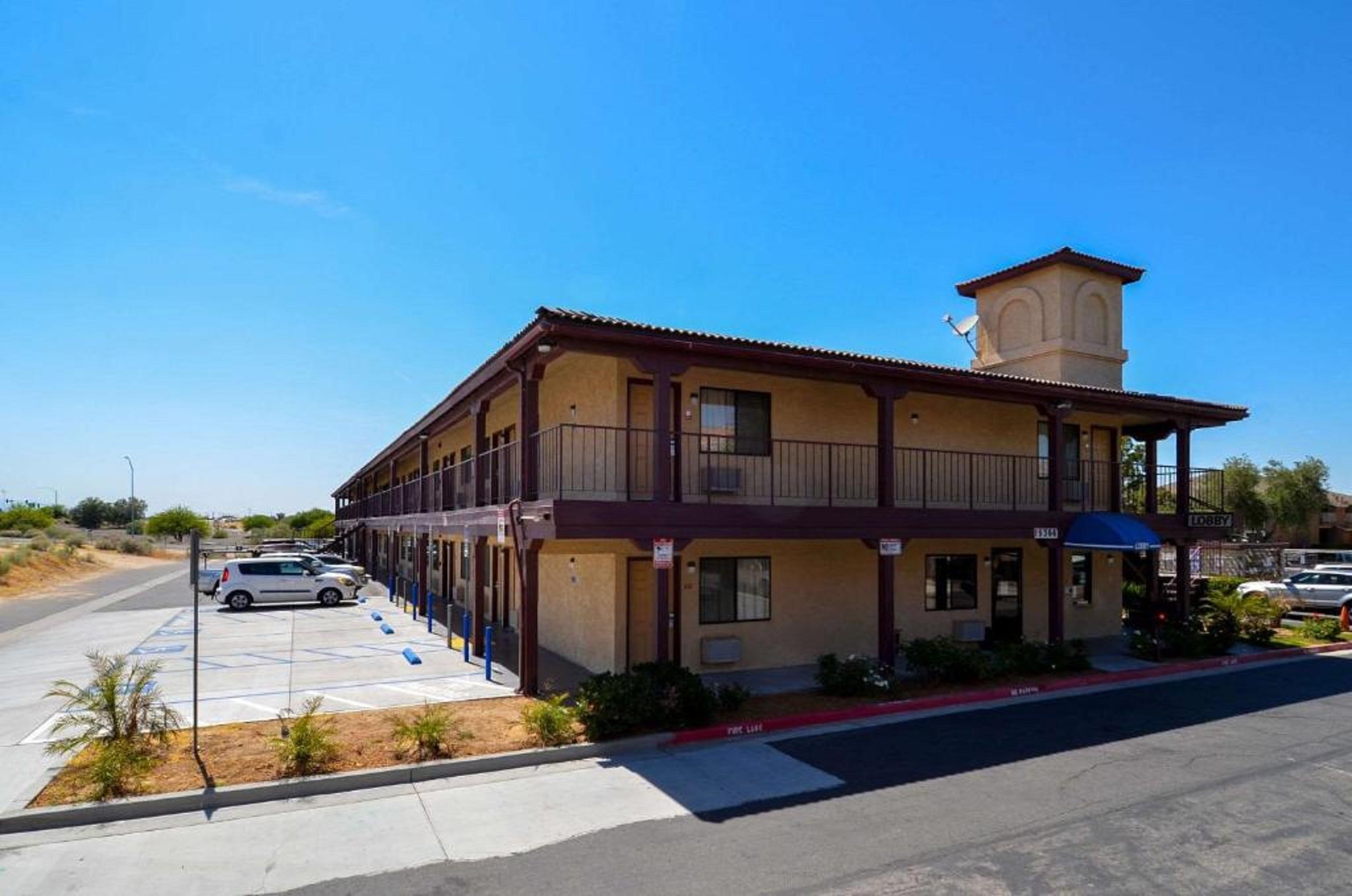 Beyond Stay Hotel Victorville Downtown Exterior foto